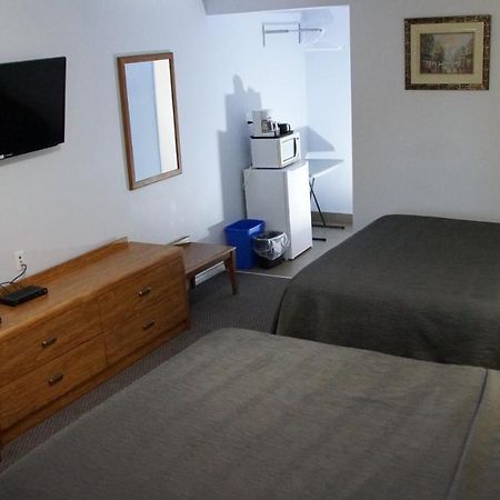 Robyn'S Motel Пітерборо Екстер'єр фото