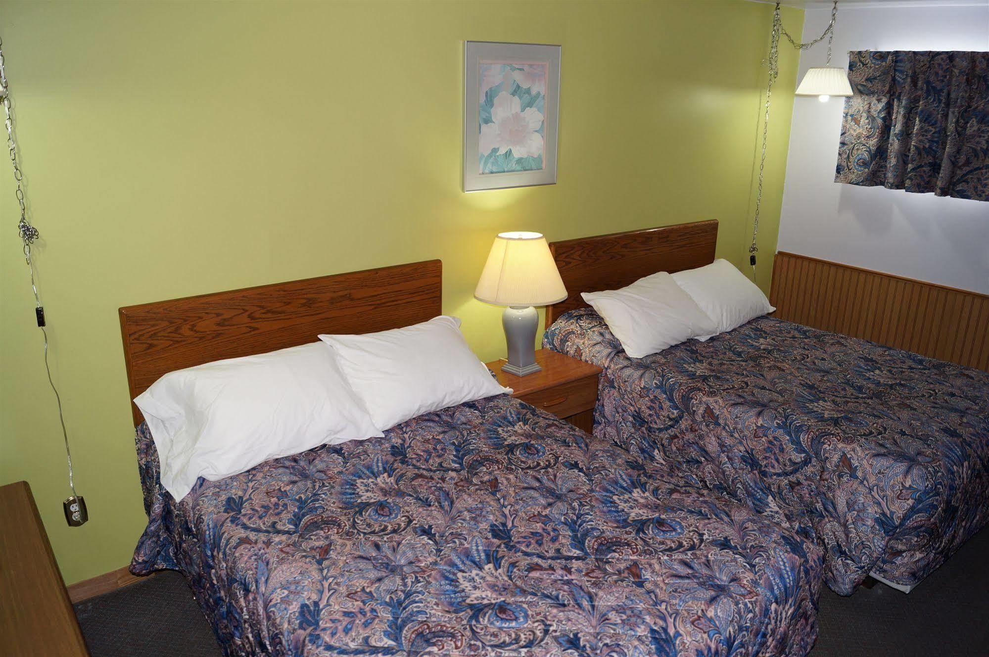Robyn'S Motel Пітерборо Екстер'єр фото