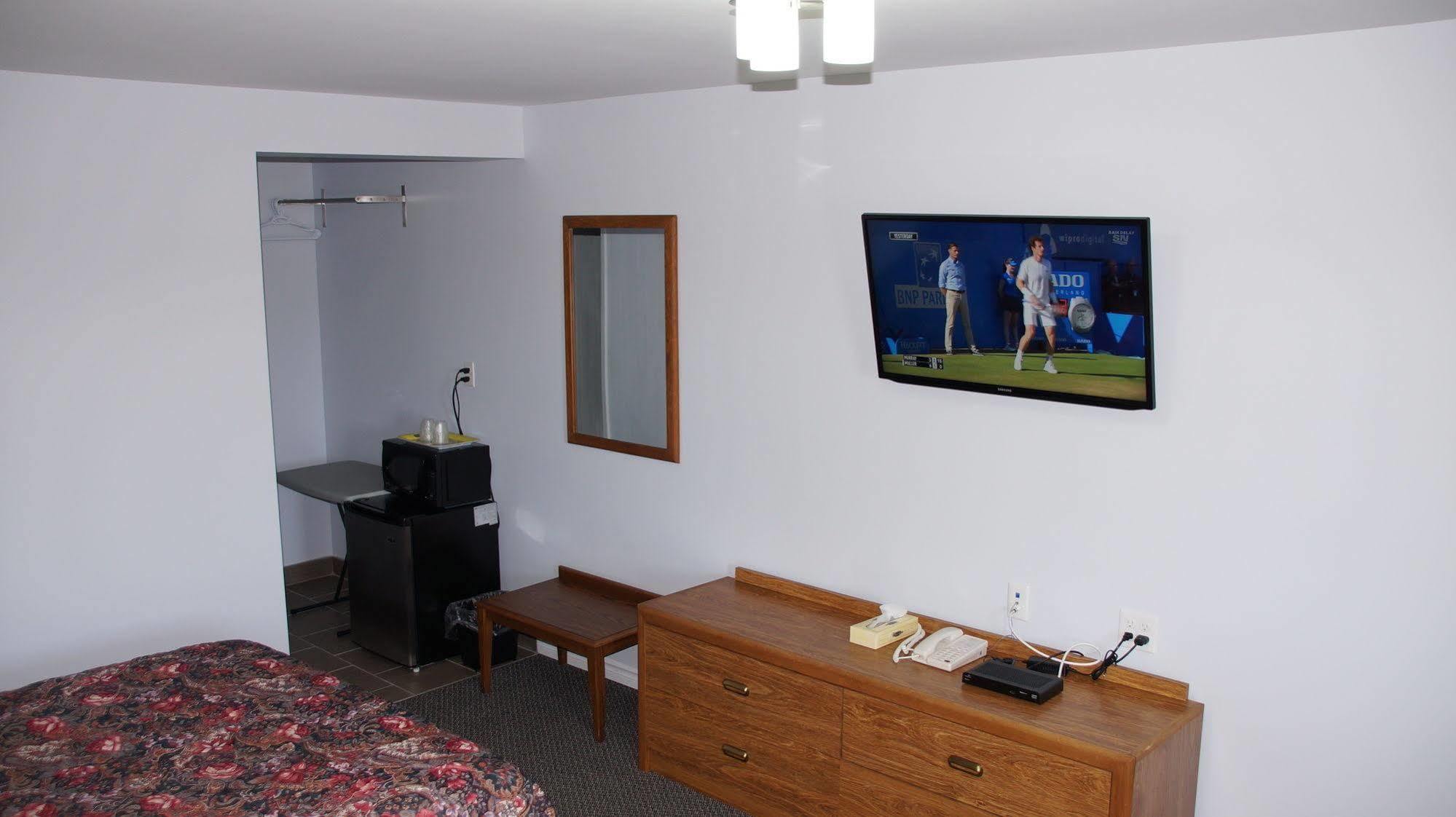 Robyn'S Motel Пітерборо Екстер'єр фото