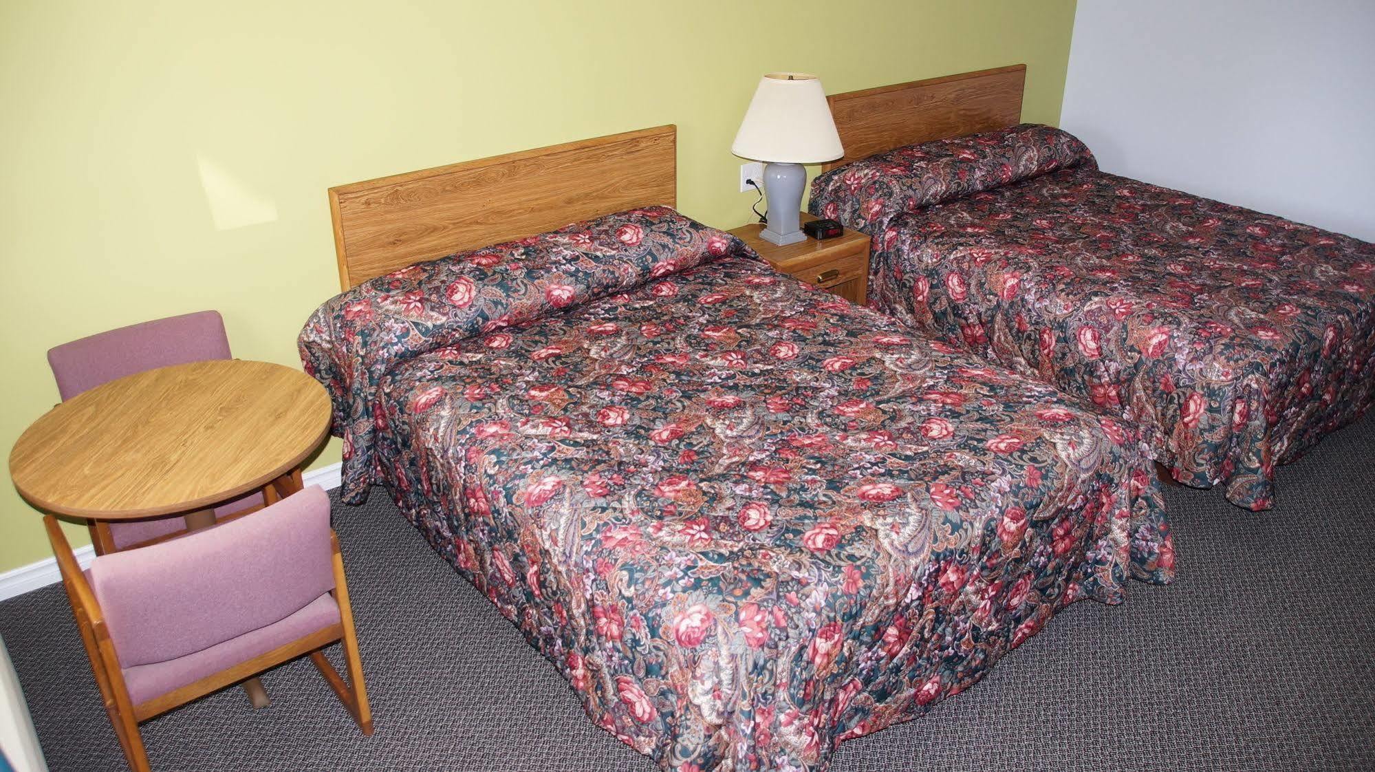 Robyn'S Motel Пітерборо Екстер'єр фото